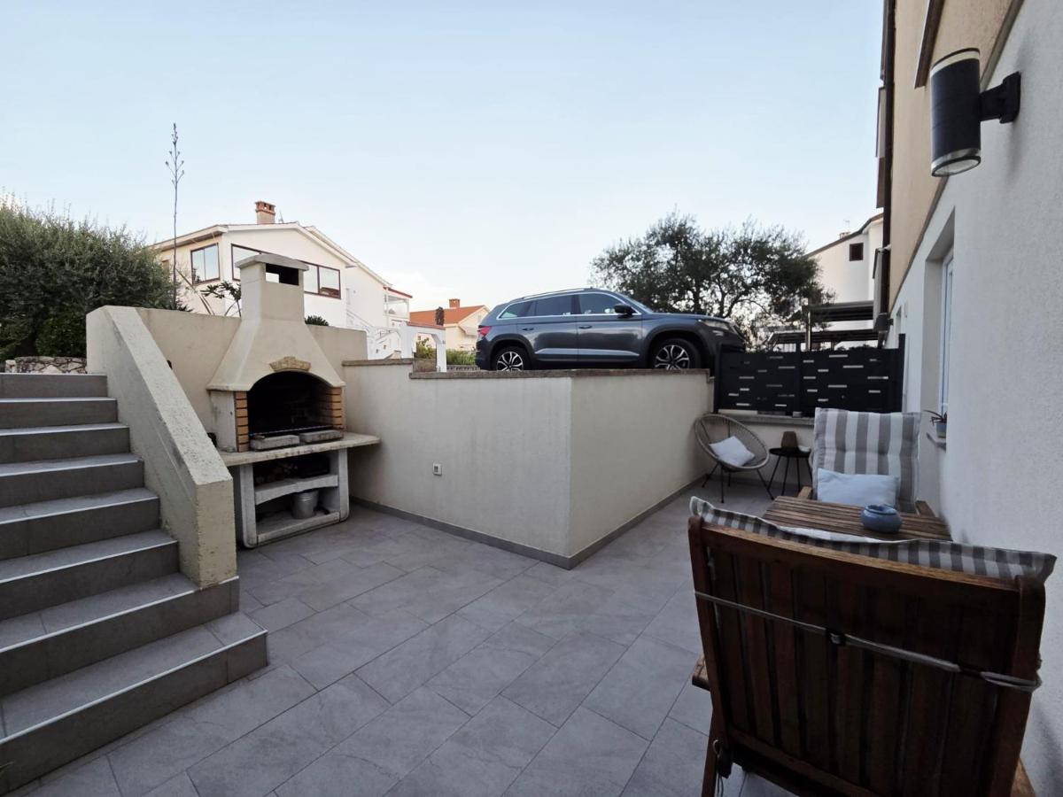 Apartment Ararita walk to the beach and old town - B&B Krk