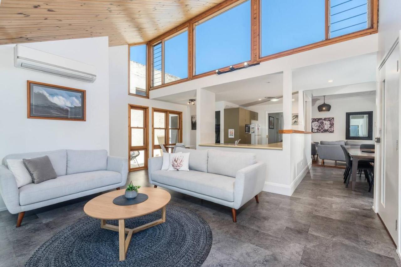 Stevenson Beach Cottage - Walk to Beach & CBD - B&B Newcastle