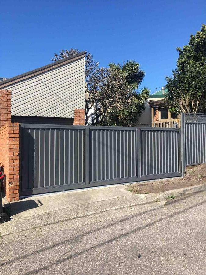Stevenson Beach Cottage - Walk to Beach & CBD - B&B Newcastle