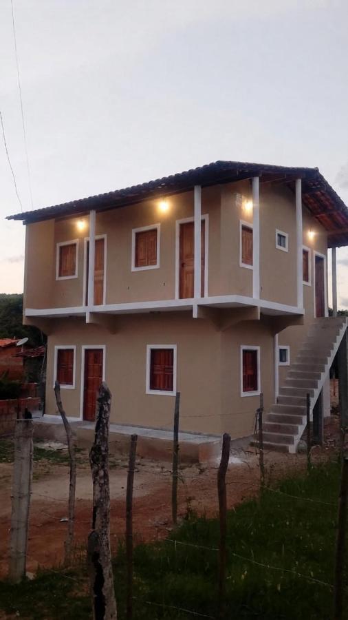 Recém construída, no campo de futebol de Lavrado - B&B Lençóis