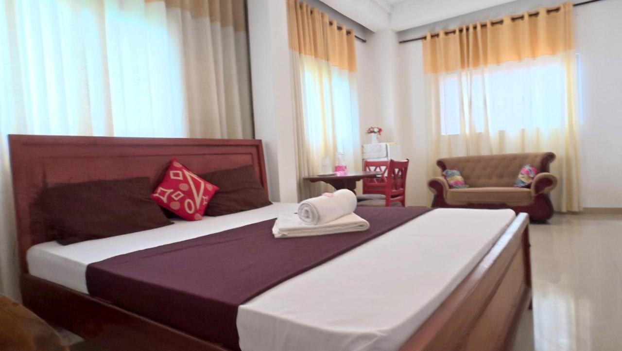 Kethumathi Hotel & Banquet Hall - Bed and Breakfast Alawwa