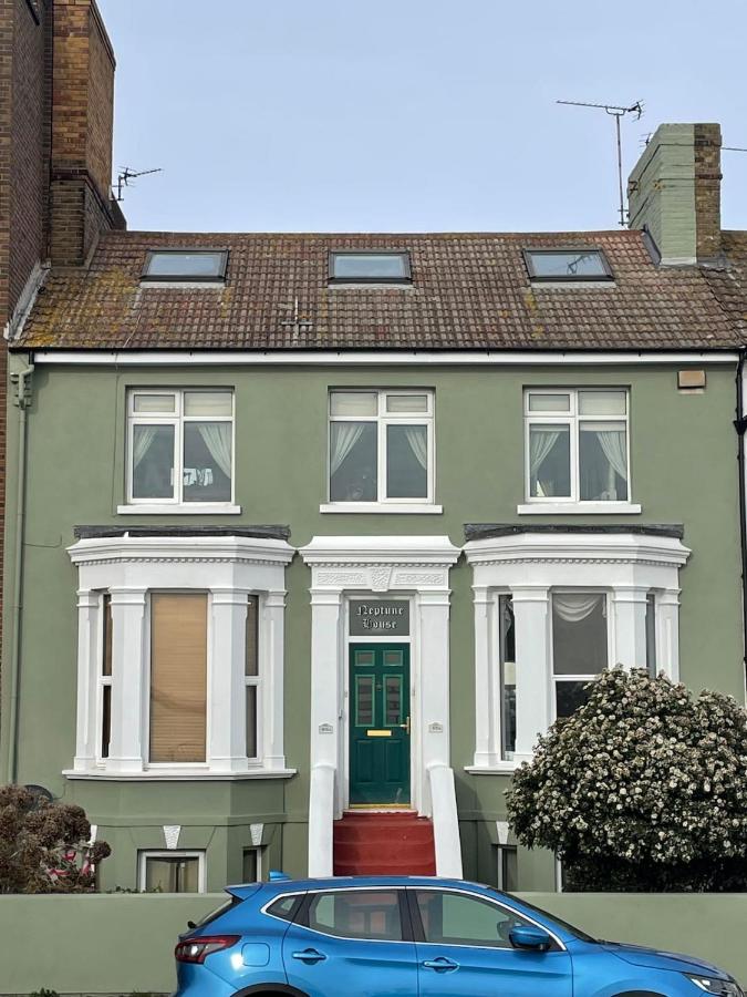 Seafront Apartment with Estuary Views - Ferienwohnung Southend-on-Sea