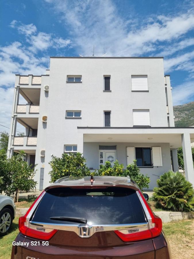 Apartmani Sutomore Tri Palme - Bed and Breakfast Sutomore