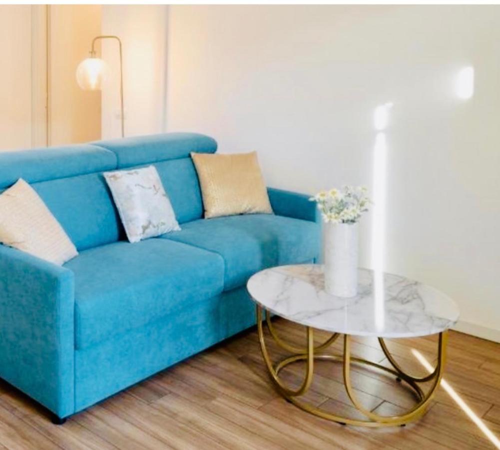 Lora roses suite 2, free private parking, self check-in, air conditioner - Ferienwohnung Como