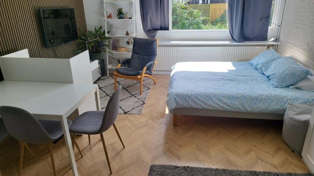 Studio apartment close to Tram and Train station &DTU - Ferienwohnung Søborg