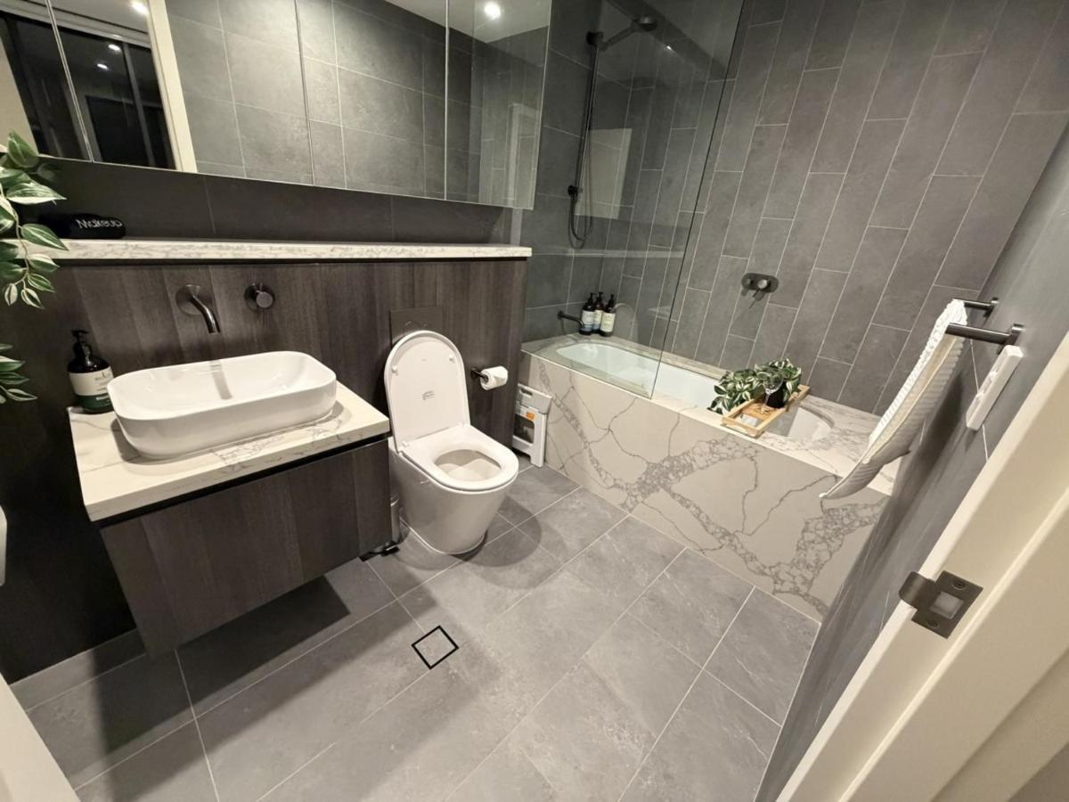 Enormous Modern Retreat Gym Pool BBQ Parking Rooftop - B&B Sídney