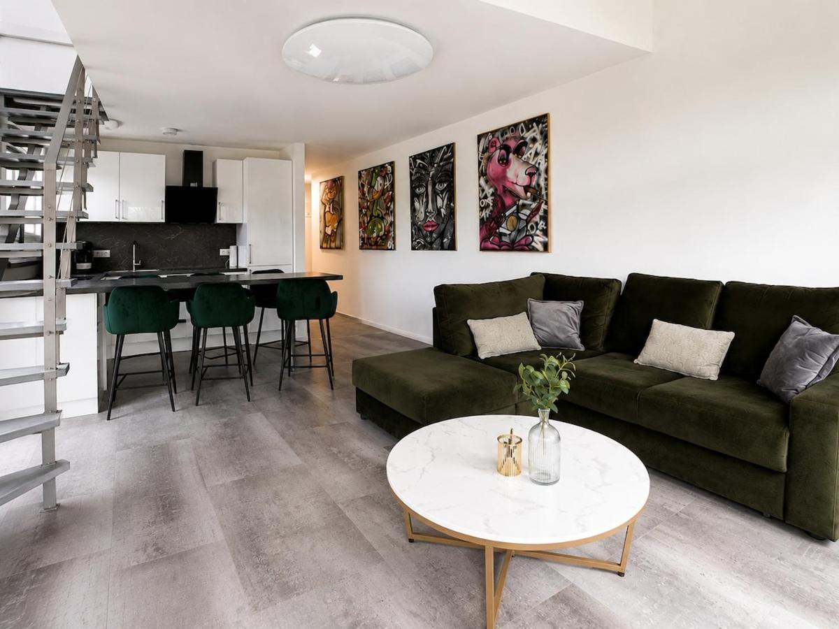 Duplex Balcony Apartment 2 bedrooms Near Layen Castle - Ferienwohnung Rümmelsheim