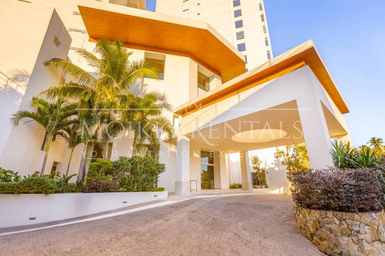 Sky-High Oceanfront Retreat for Two – Romantic 27th Floor Stay by Moikkarentals - Chambres d'hôtes Puerto Vallarta