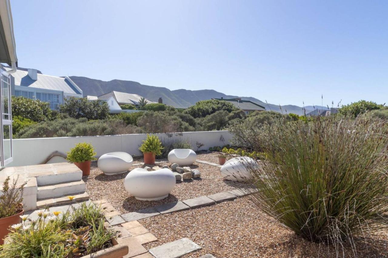 Plover Place Coastal Comfort Near Breakfast Bay's Tidal Pools - B&B Hermanus