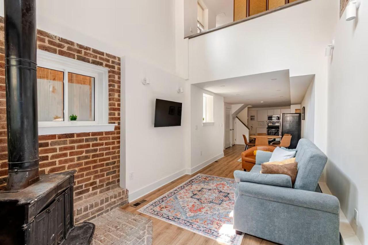 Entire 2-Story Garden Loft Apt with Parking, walk to Metro, Zoo, 2 mi from White House - B&B Washington D.C.
