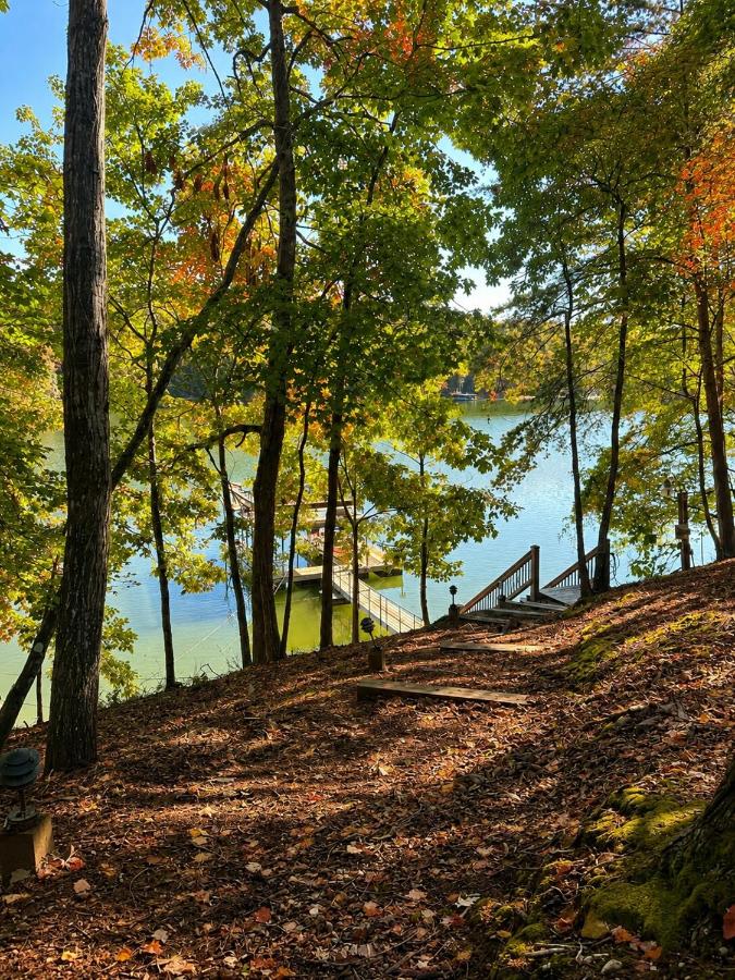 Lakefront Luxury, Dock, Hot Tub, Games and Theater - B&B Gainesville