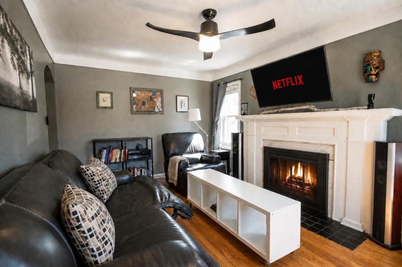 Peaceful Pretty Art and Cinema Reclining Couches - B&B Ferndale
