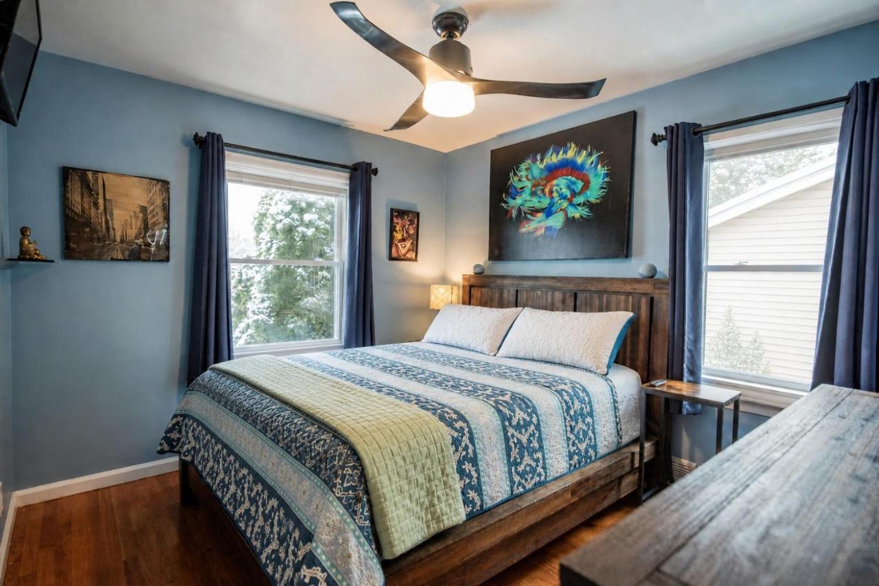 Peaceful Pretty Art and Cinema Reclining Couches - B&B Ferndale