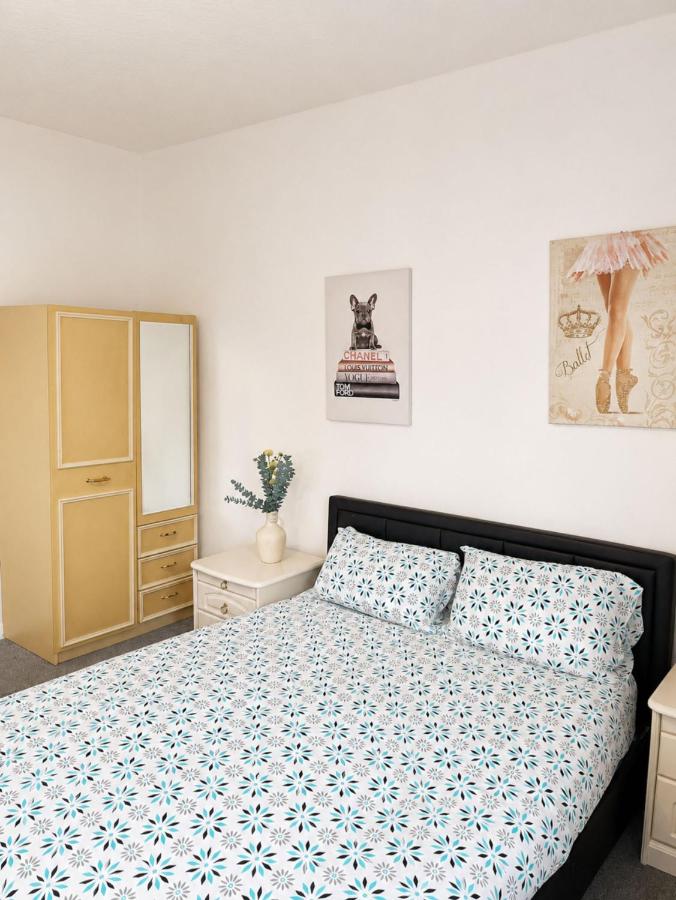 Private Room in Wolverhampton city perfect for contractors and Fb fans - B&B Wolverhampton