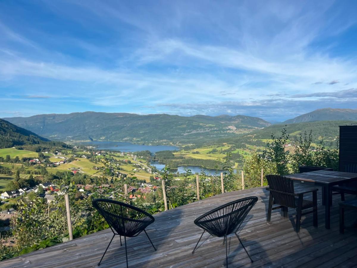 Panoramic Mountain & Lake Views - Modern Large Chalet - Free Parking - B&B Voss