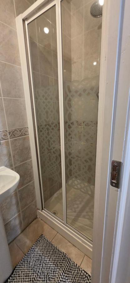 King Room with en-suite bathroom - B&B Dublín