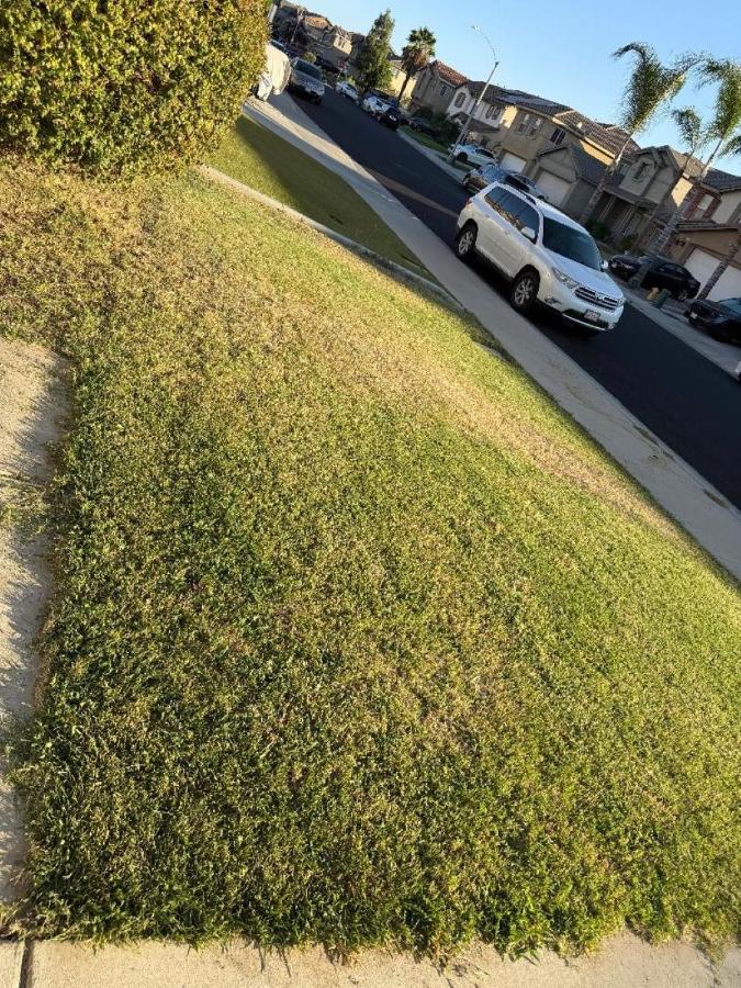 Beautiful 5 BR and 3 BA home with AC and Wifi - Chambres d'hôtes Moreno Valley