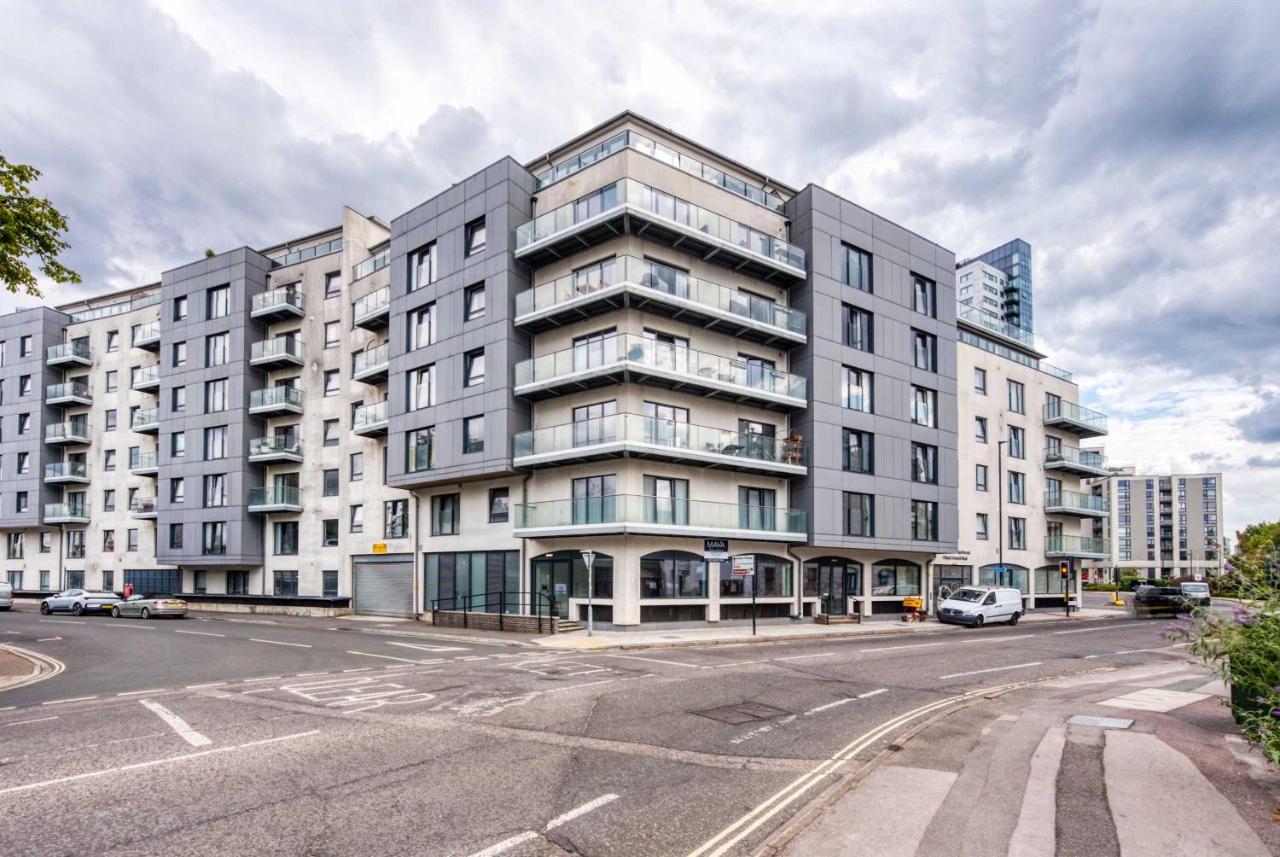 2-Bedroom Stylish Flat near Ocean Village with Free Parking, Central Location in Southampton, Sleeps 6 - by Blue Puffin Stays - Ferienwohnung Southampton