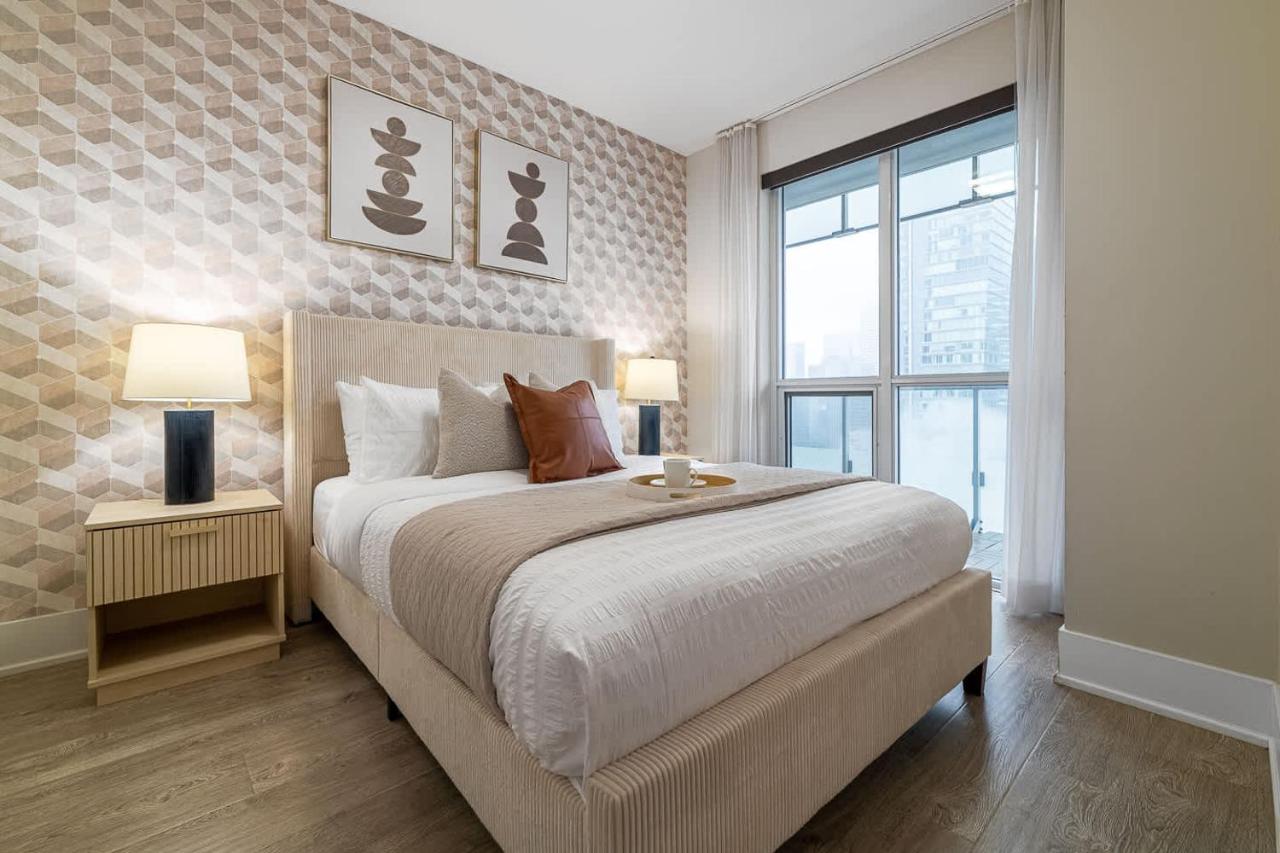 Lux Downtown Suite CN Tower Views with Parking - Ferienwohnung Toronto