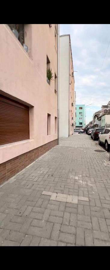Tirana Gateway Apartament - Bed and Breakfast Kamëz