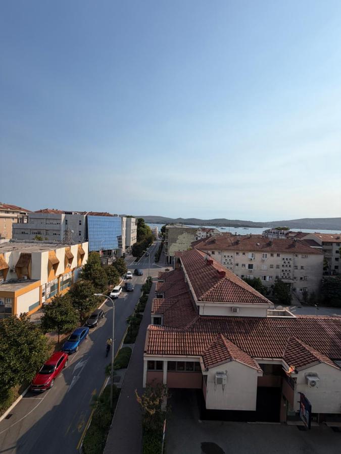 Wolf Apartment with Sea View in City Center - B&B Teodo