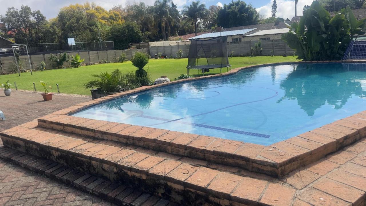 Sparrows guest house - B&B Germiston