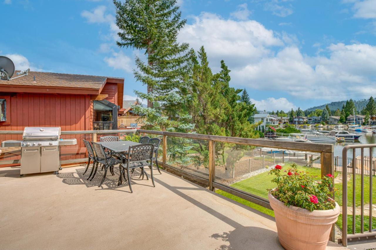 Dock + Hot Tub! Waterfront Lake Tahoe Getaway - B&B South Lake Tahoe