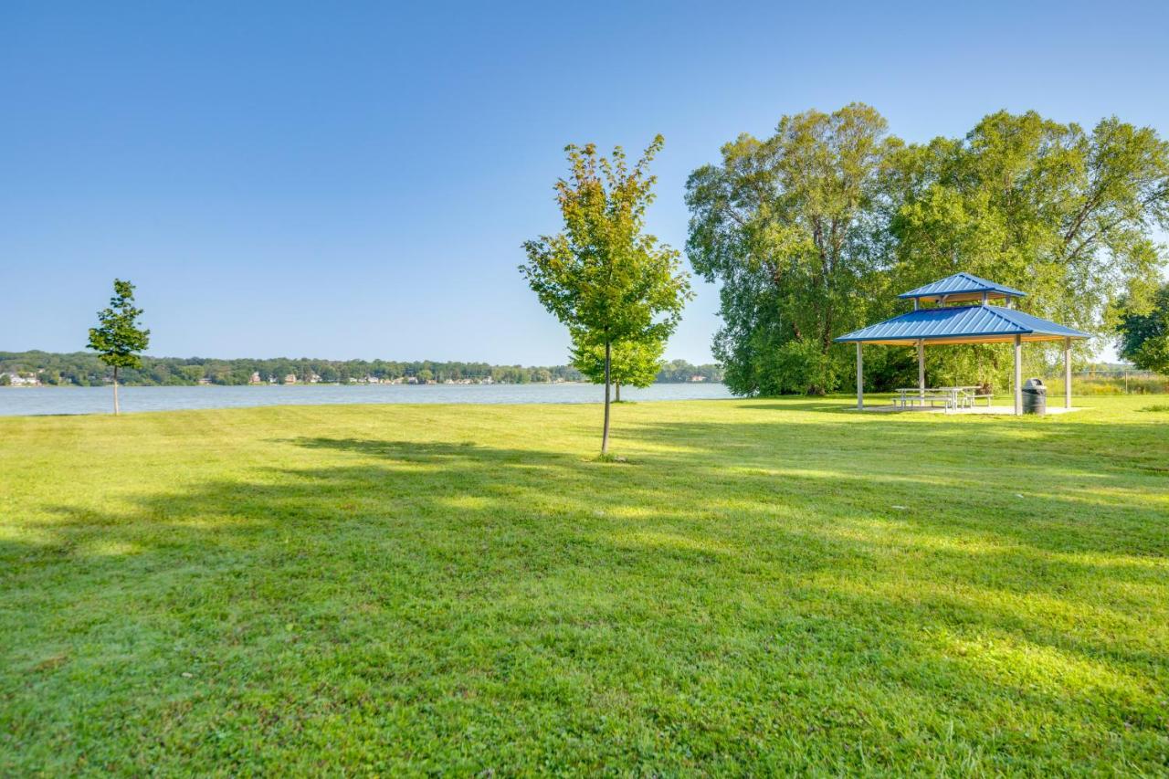 Walk to Beach! McCullom Lake Family Getaway - B&B McHenry