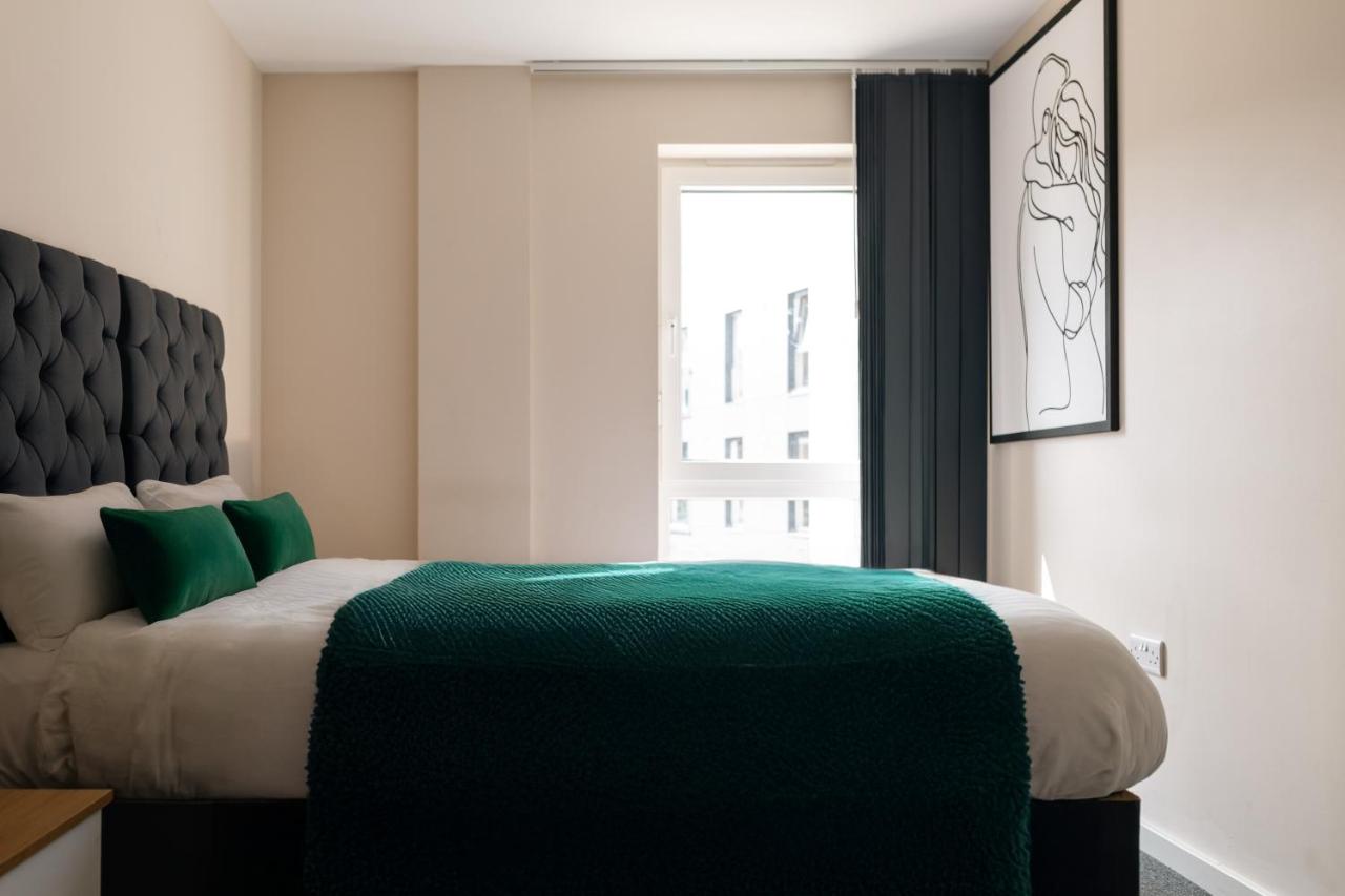 Modern 2-bed ensuite apartment in The Baileys - B&B Manchester
