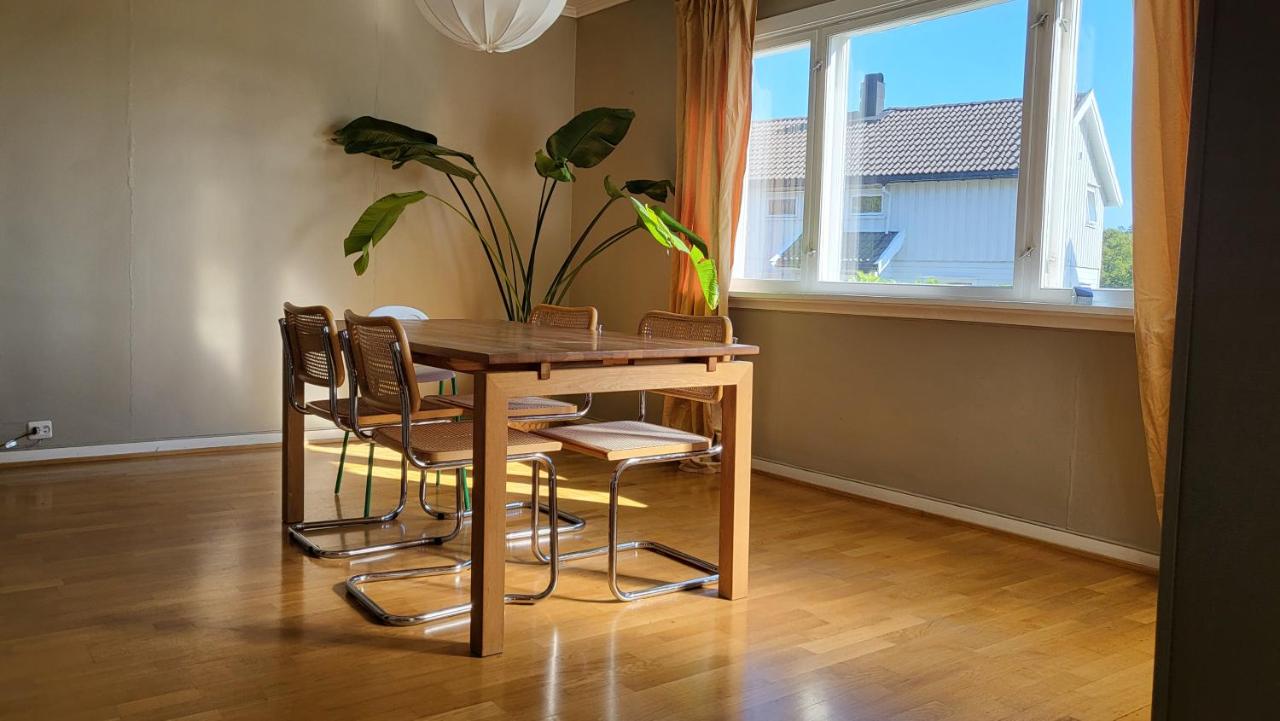 Big apartment near ferry and port - B&B Kristiansand