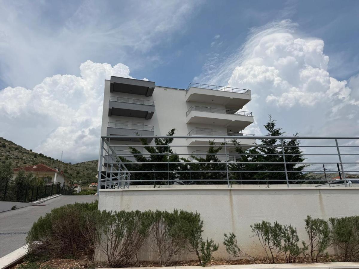 Brand new Lux apartment G & L with hot tub - Ferienwohnung Trogir