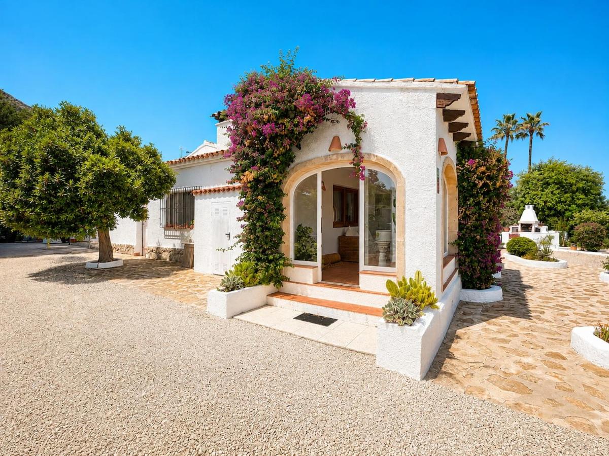 Villa in Javea with Private Pool & Mountain Views - Chambres d'hôtes Javea