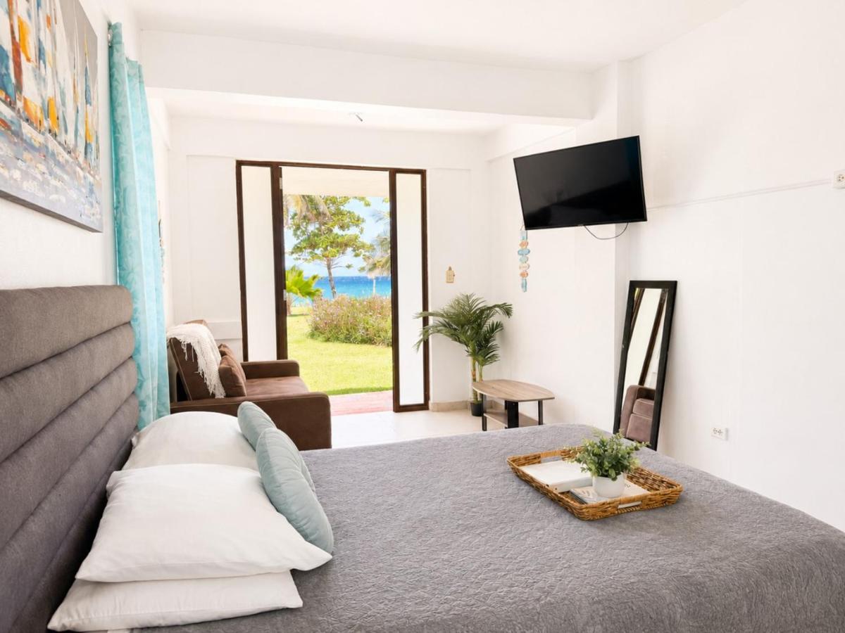 Beachfront Studio in Aguada - B&B Aguada