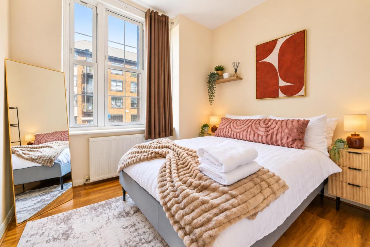 Spacious 2BR Tooley Street Flat Tower Bridge - Ferienwohnung London