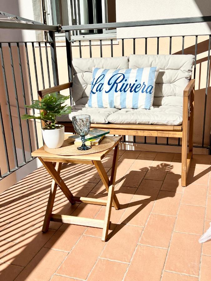 La Riviera Appartamento con balcone a 5 minuti a piedi dalla spiaggia - Chambres d'hôtes Gênes