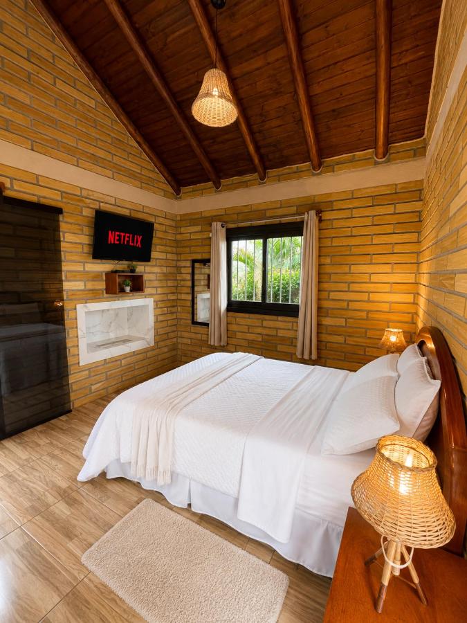 Pousada Caeana - Chalés Com Vista Das Montanhas - B&B Praia Grande