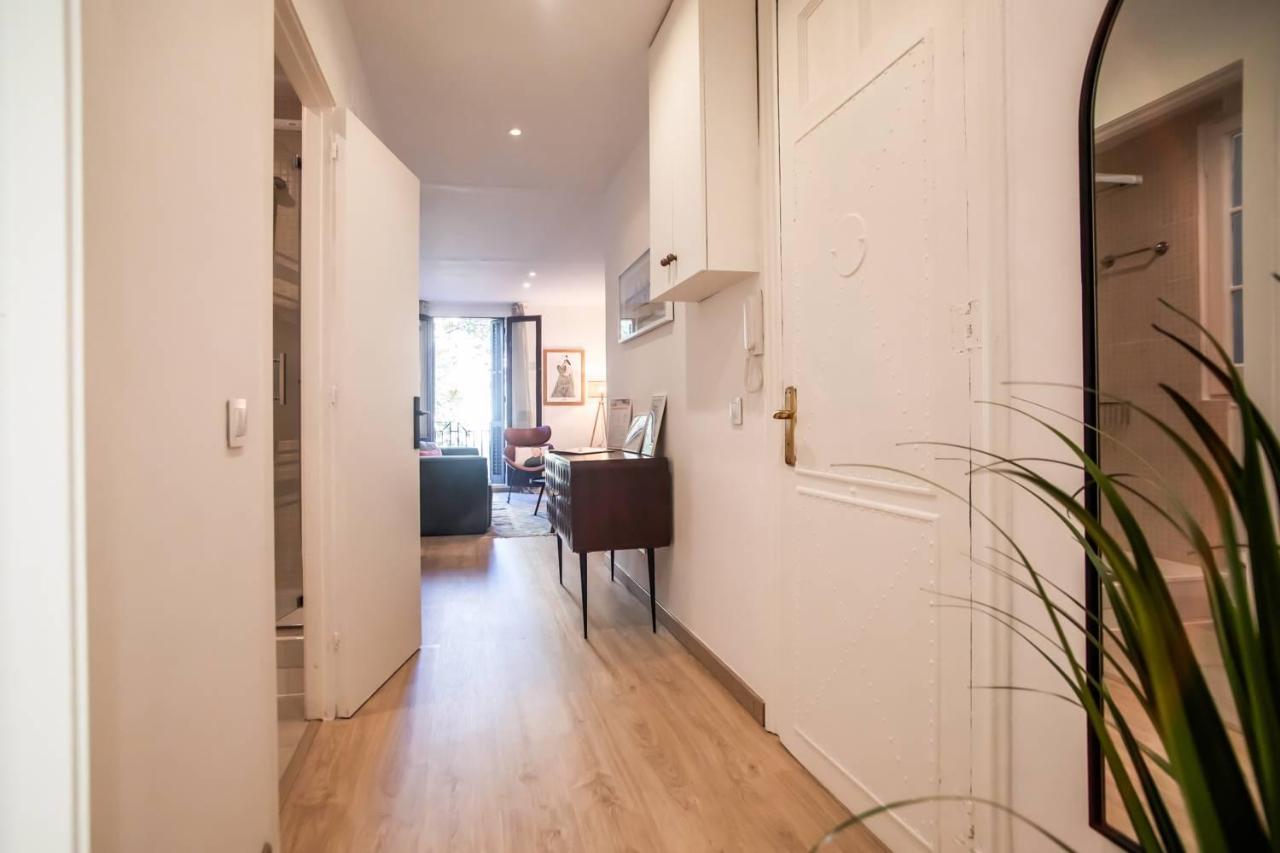 12CRC1038 - Refurbished Big Cozy Apartment - B&B Barcelona