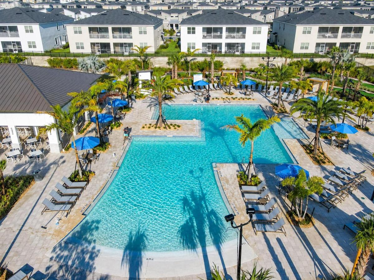 Beautiful 2BR with Waterpark & Private Game Room - Bed and Breakfast Kissimmee