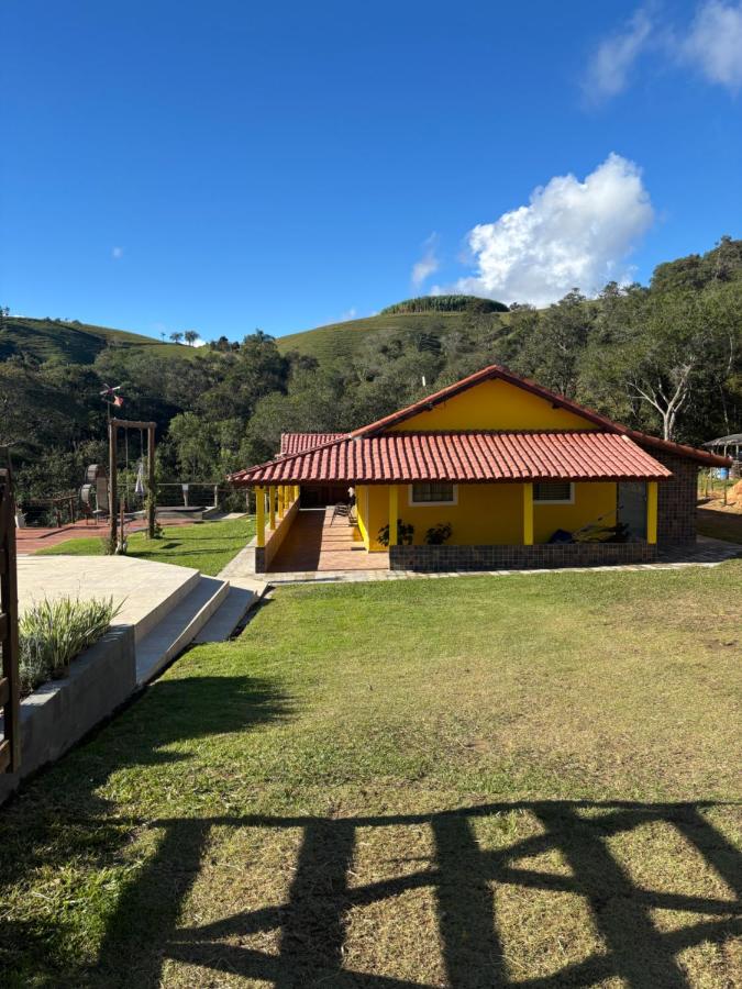 Recanto da Alegria - Casa em Cunha com Jacuzzi,Piscina,Rede,Churrasqueira,Lareira,Deck, Banco de coração - Chambres d'hôtes Cunha