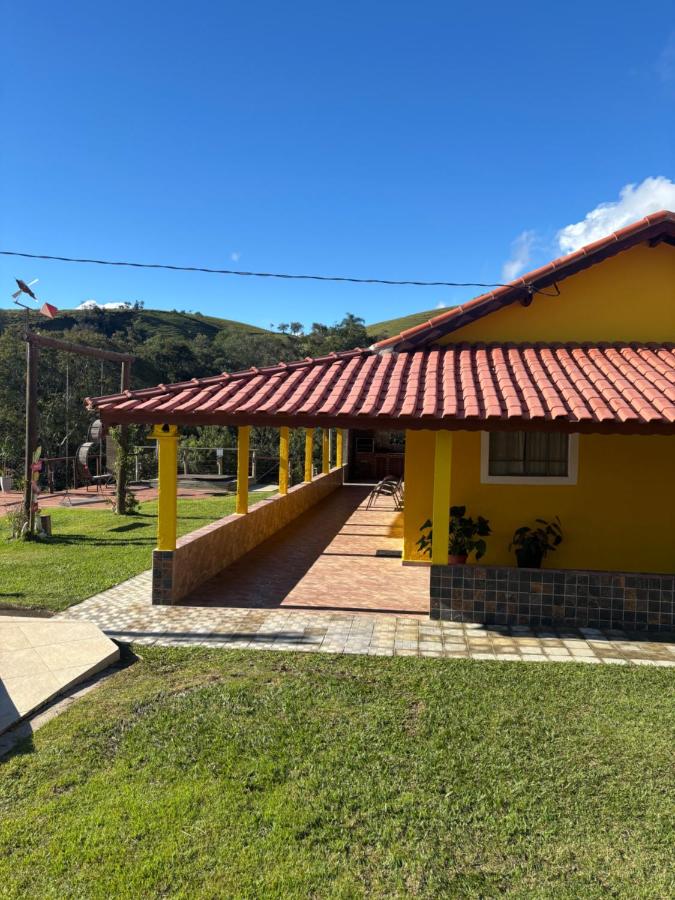 Recanto da Alegria - Casa em Cunha com Jacuzzi,Piscina,Rede,Churrasqueira,Lareira,Deck, Banco de coração - Chambres d'hôtes Cunha