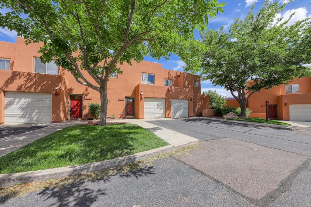 Cozy Condo with Moab Rim View Wifi Fireplace Grill and Seasonal Heated Pool - Ferienwohnung Moab
