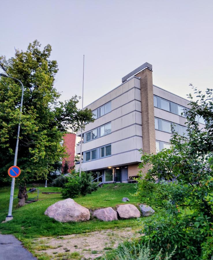 Free Parking, Near Station - Cozy Home with Fully Equipped Kitchen and Work Desk - B&B Riihimäki