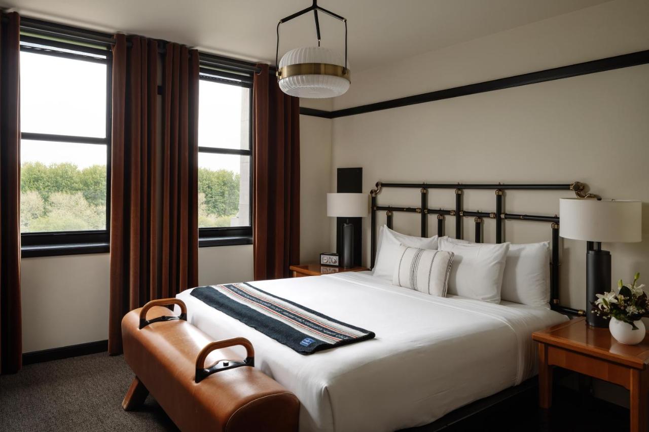 1 King Bed with ADA Shower thumbnail 5