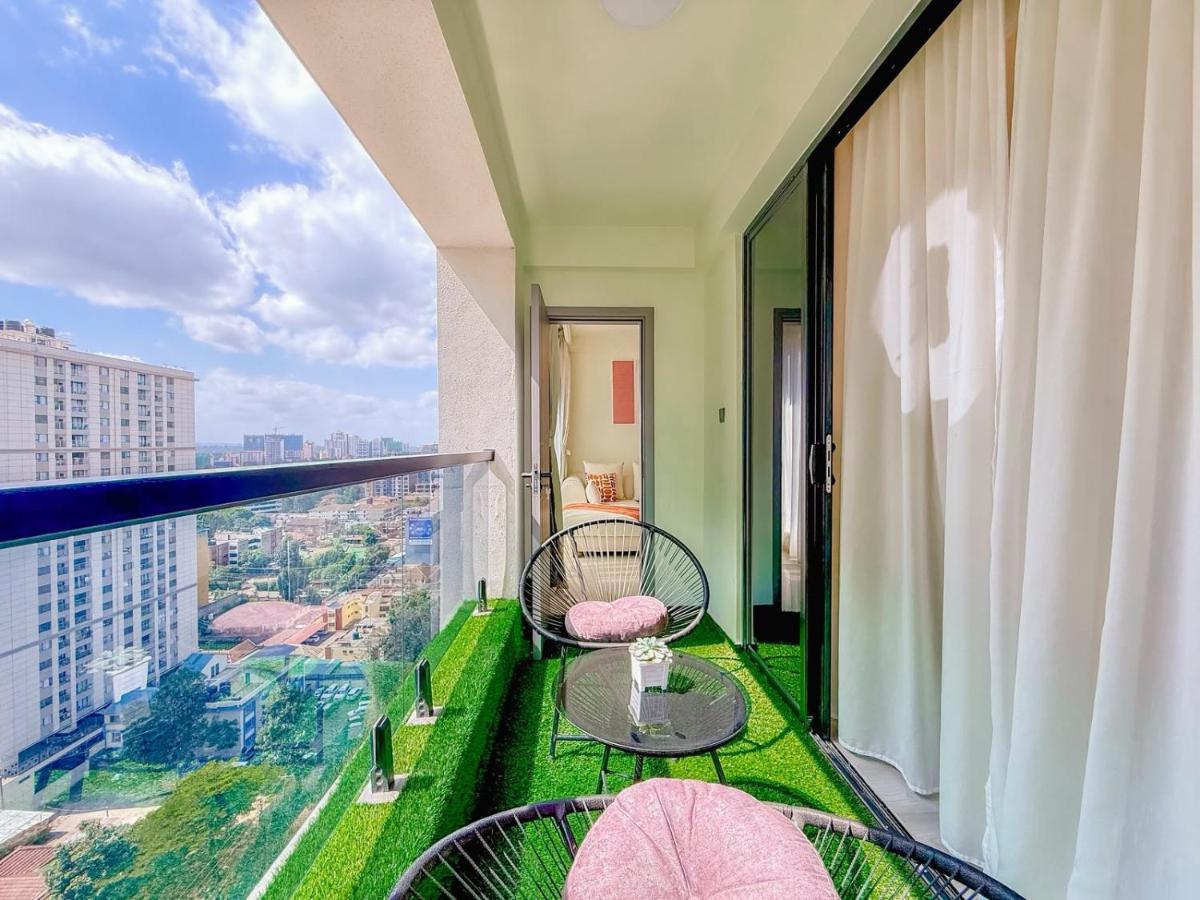 serene stays apartment with fully equipped gym , swimming pool ,private parking space and amazing scenic views - B&B Nairobi