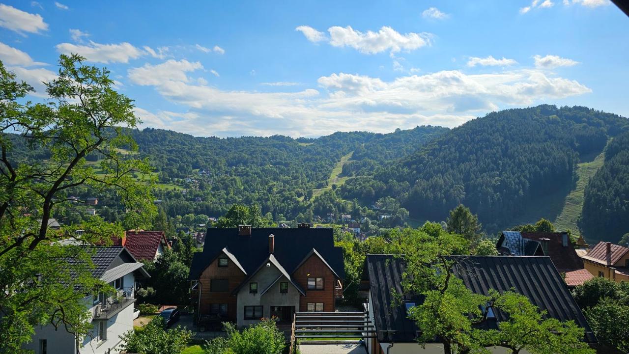 Apartment with Mountain View