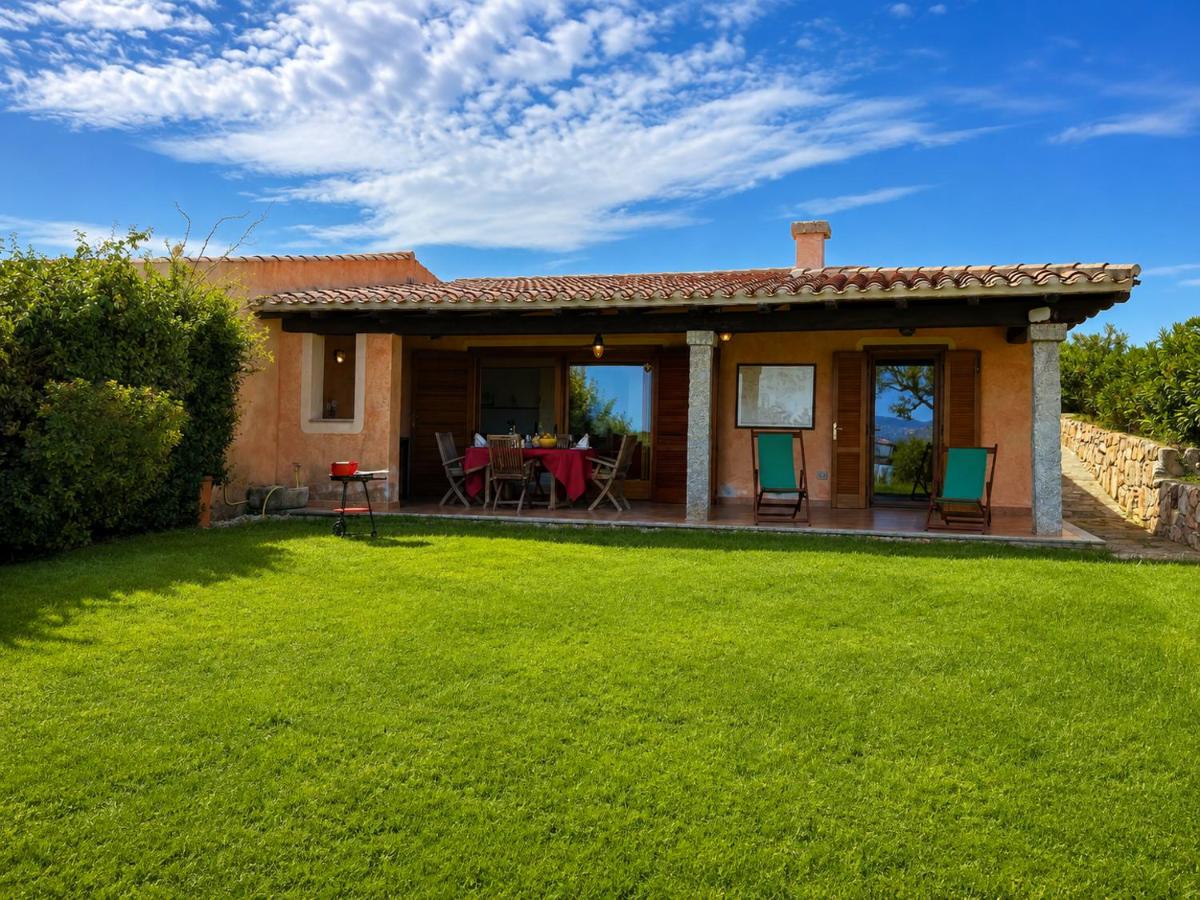 CAPO CODA CAVALLO VILLA SALINEDDA GIARDINO VISTA MARE - Bed and Breakfast Capo Coda Cavallo