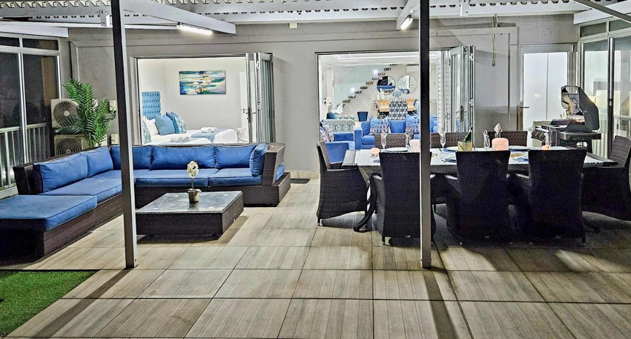 'The Penthouse' 122 Camarque Umdloti Beachfront - Bed and Breakfast eMdloti