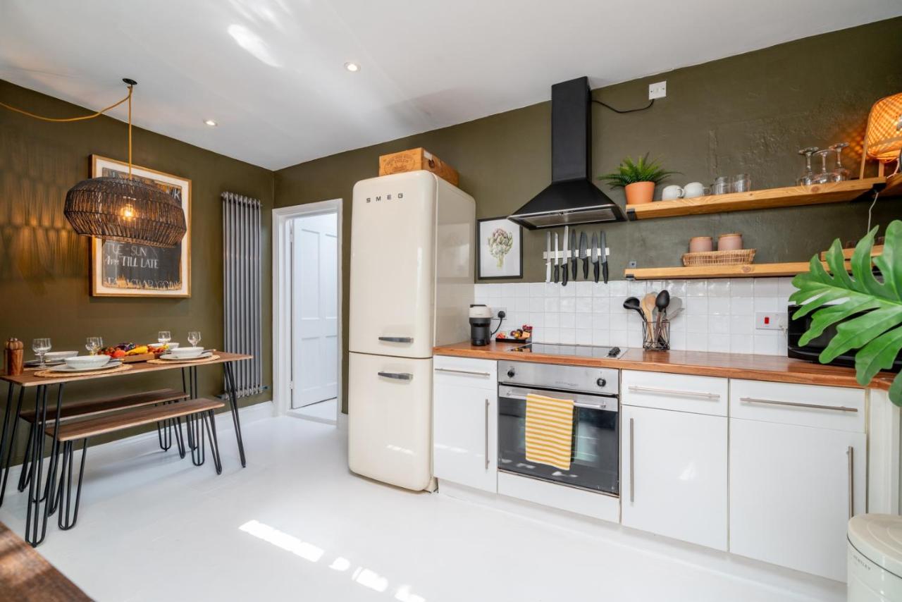 Cozy Nook • Wood Burner • Terrace - B&B London