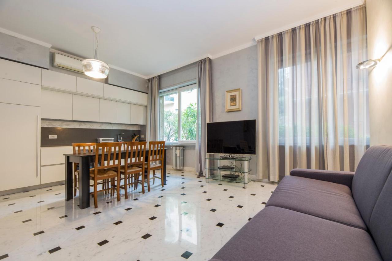 JOIVY Spacious 2-bedroom flat with Parking and Balcony - Chambres d'hôtes Gênes