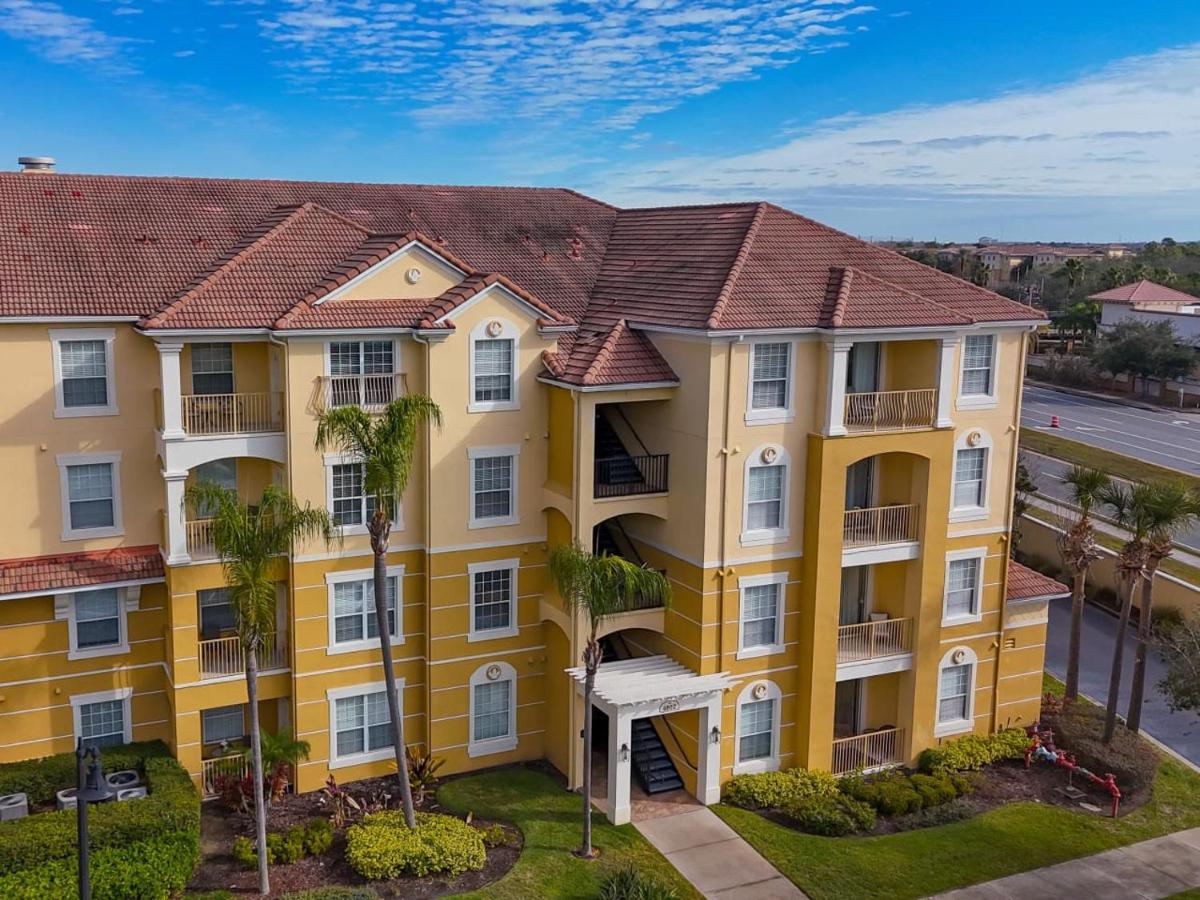 Spacious 2BR 2BA with Balcony 5 Mins to Convention Center & Epic Universe - B&B Orlando